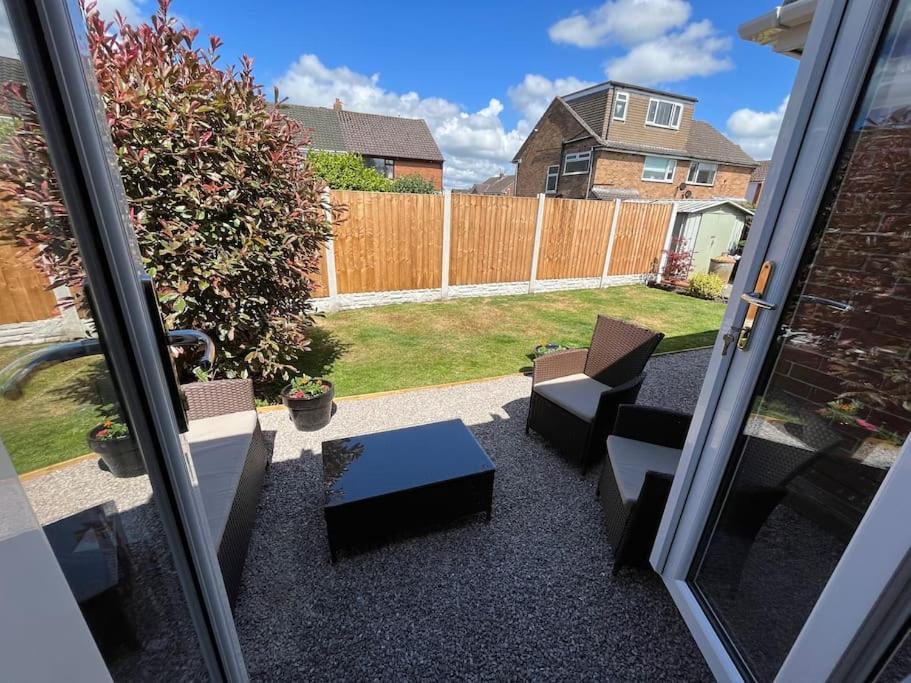 Idyllic Bungalow, Ideal Location In West Lancashire Burscough Exterior foto